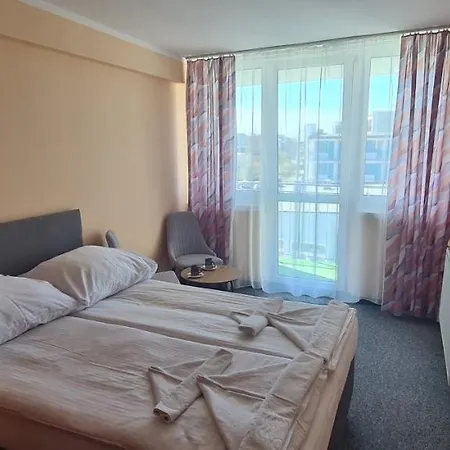 Osrodek Wypoczynkowy Gwarek * 우스트 노리 모르스키